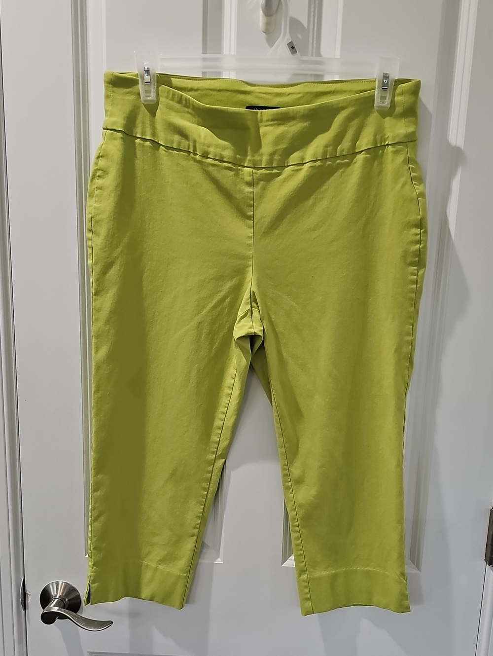 Roz & Ali Lime Green Capri Pants